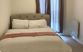 En-Suite Double Room In A Shared Apartment Close To Central London